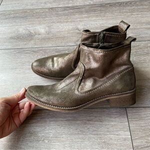 Chanii B  Metallic Brown Leather Ankle Boots Made in Portugal